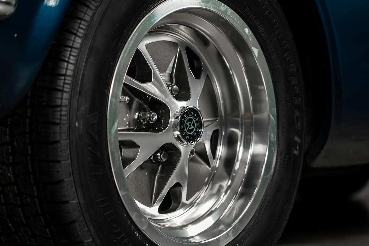 Closeup of Moray Wheels Magnum 500 with gray inserts