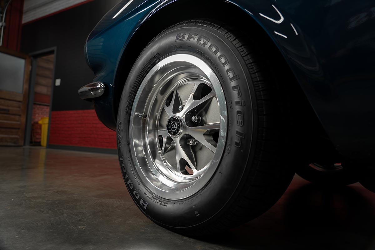 Closeup of a Moray Wheels polished styled alloy wheel